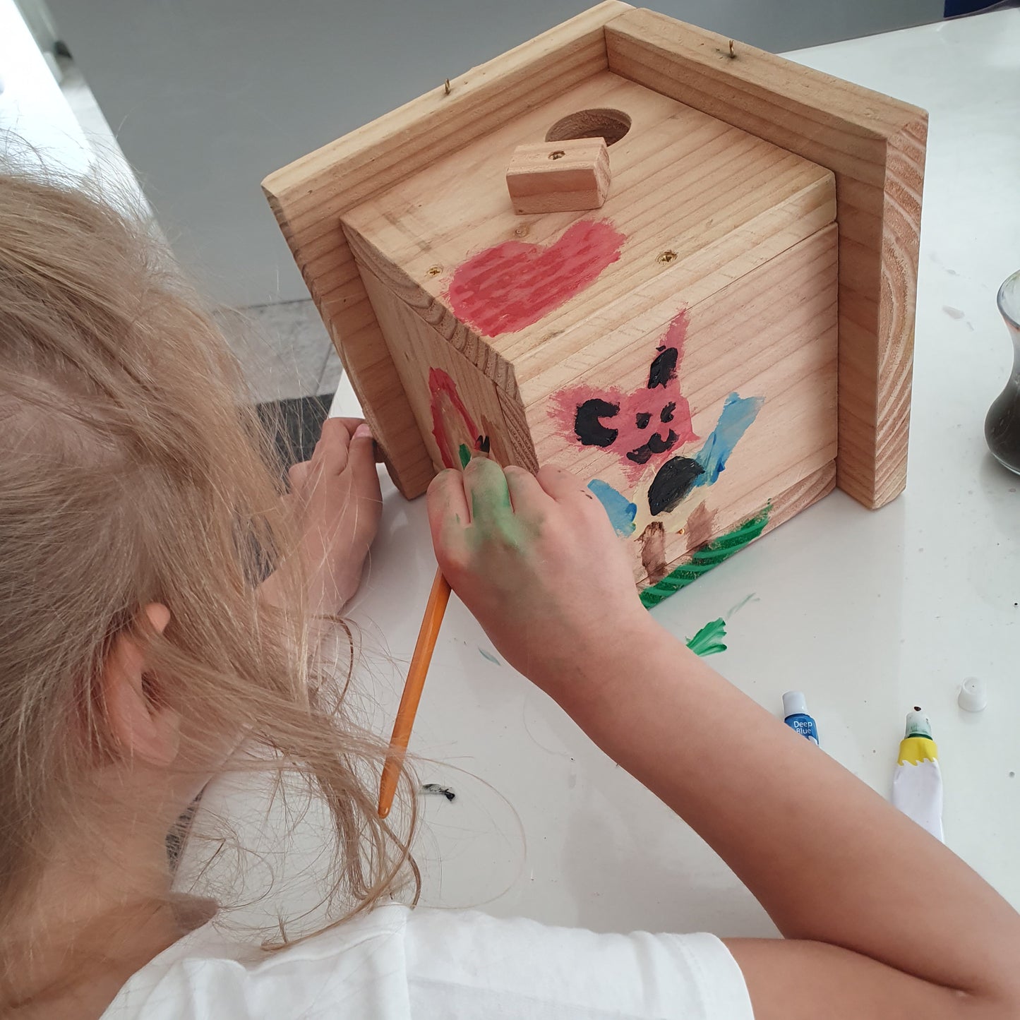 BirdyBnb - Handmade Wooden Birdhouse & Bird Feeder with Mini Buckets